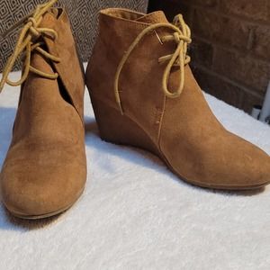 Women's ankle wedge booties tan suede